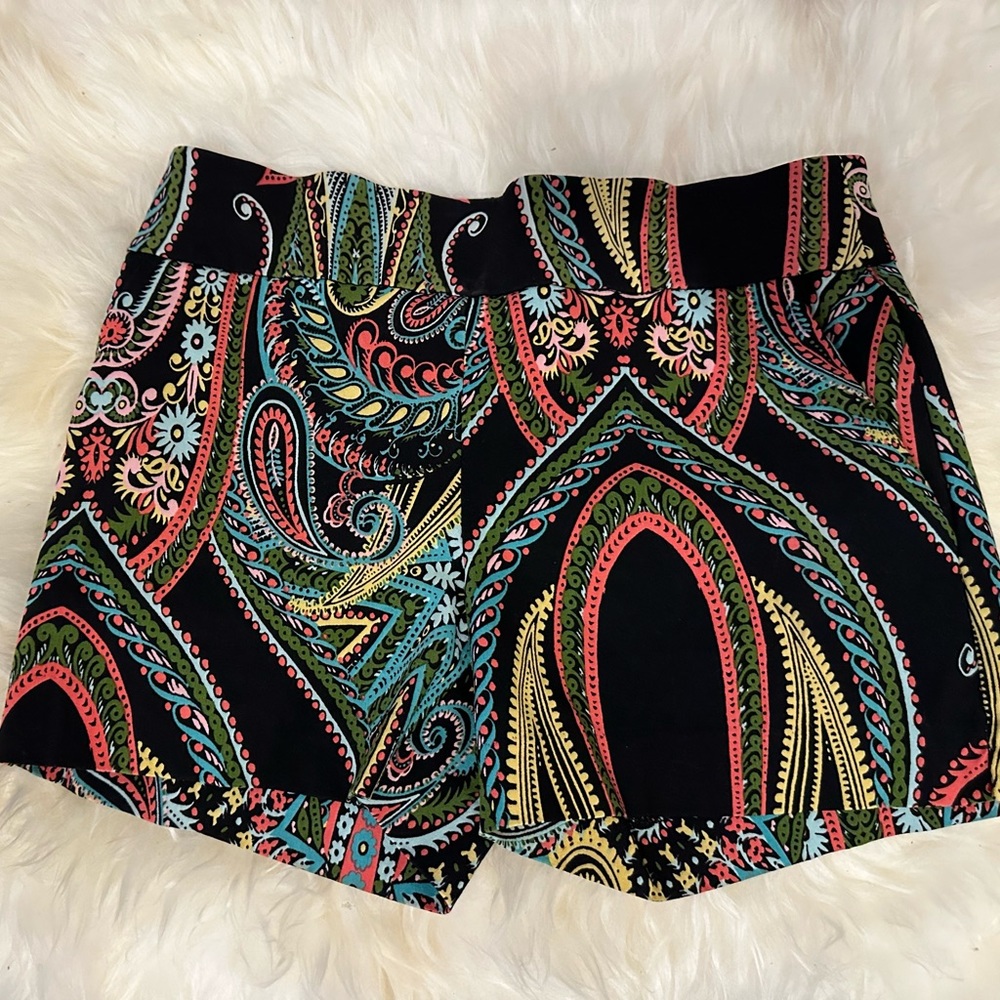 New York and Company sz 2 7th Avenue pull on shorts paisley print WORN ONCE